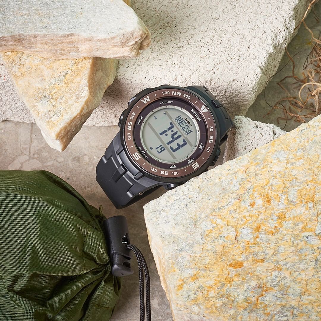 ProTrek PRG-330 / 3443 / Simple Sport Design with Solar Power